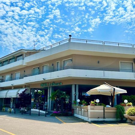 Hotel La Bussola Паденге-суль-Гарда Экстерьер фото