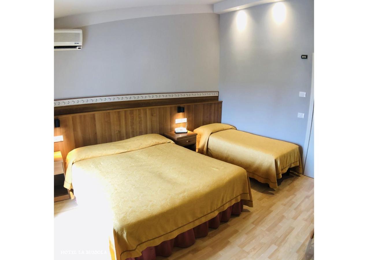 Hotel La Bussola Паденге-суль-Гарда Экстерьер фото