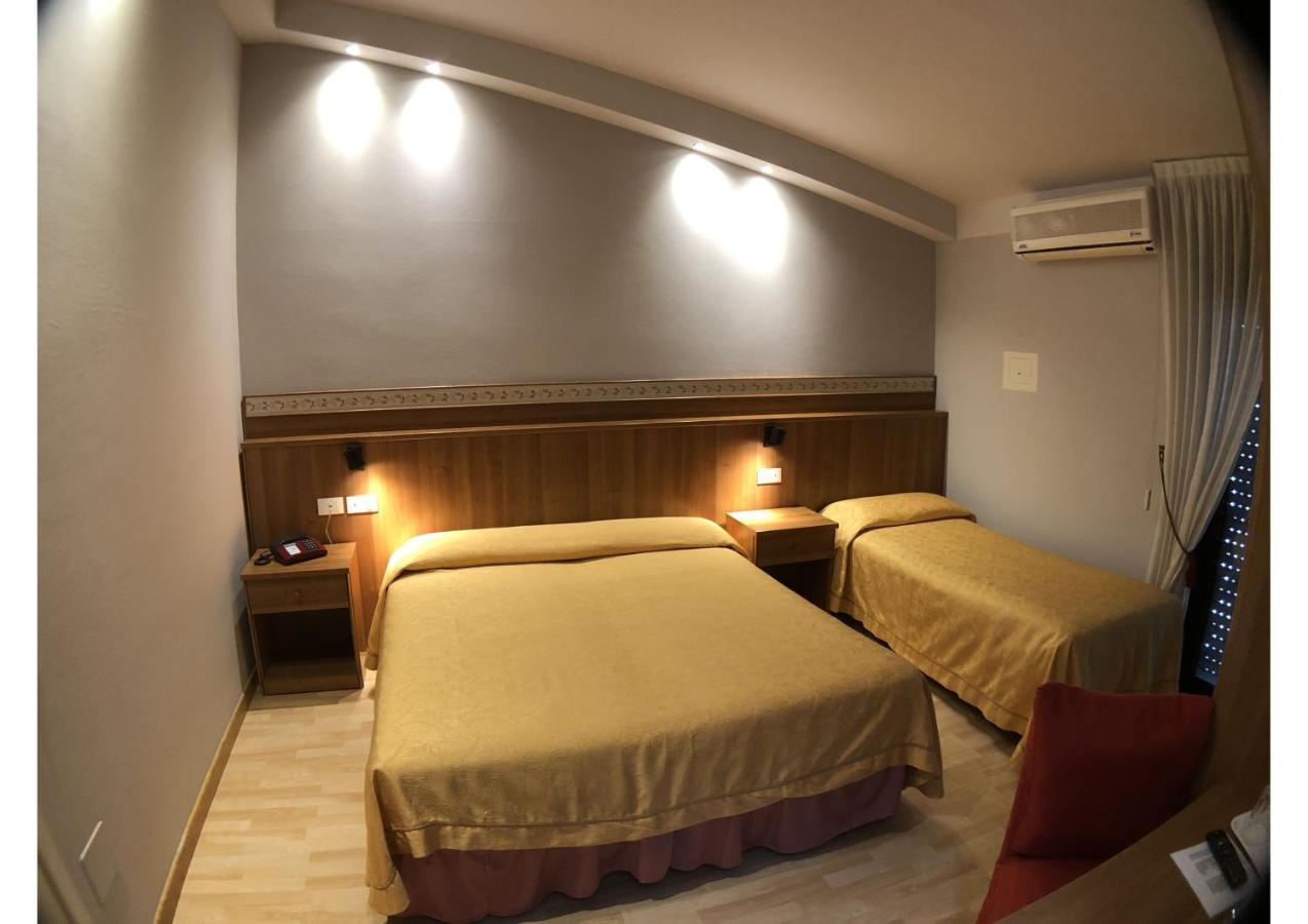 Hotel La Bussola Паденге-суль-Гарда Экстерьер фото
