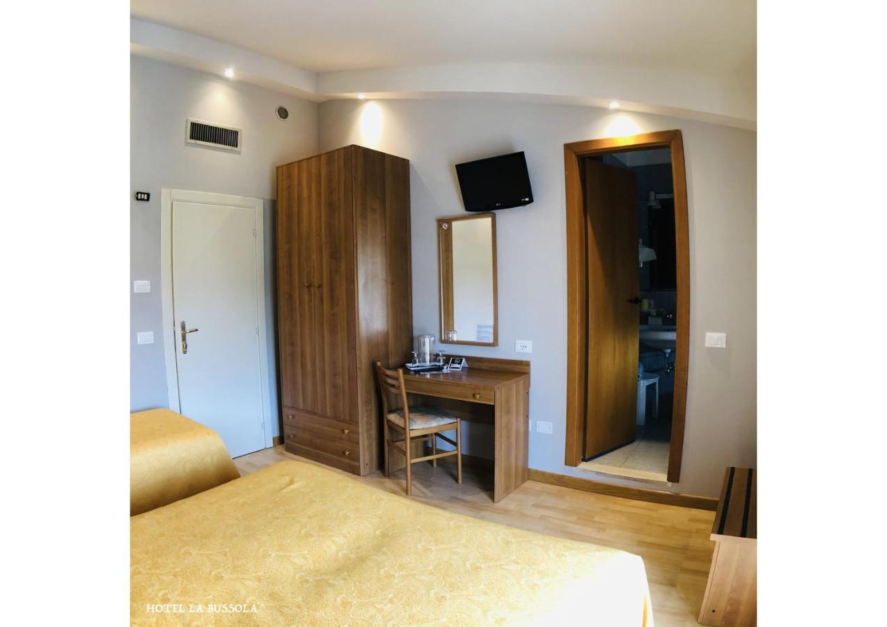 Hotel La Bussola Паденге-суль-Гарда Экстерьер фото