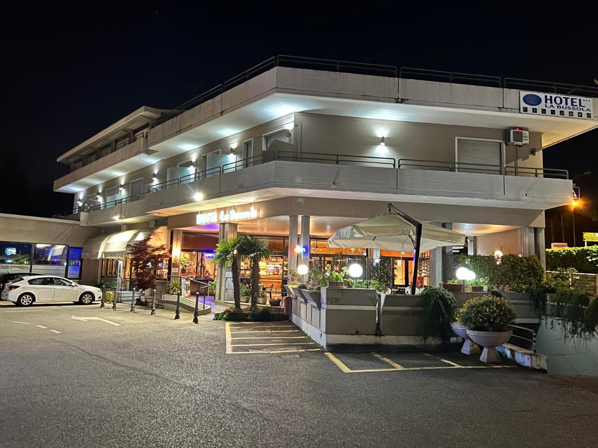 Hotel La Bussola Паденге-суль-Гарда Экстерьер фото