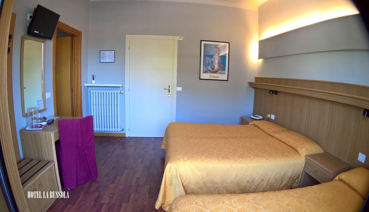 Hotel La Bussola Паденге-суль-Гарда Экстерьер фото