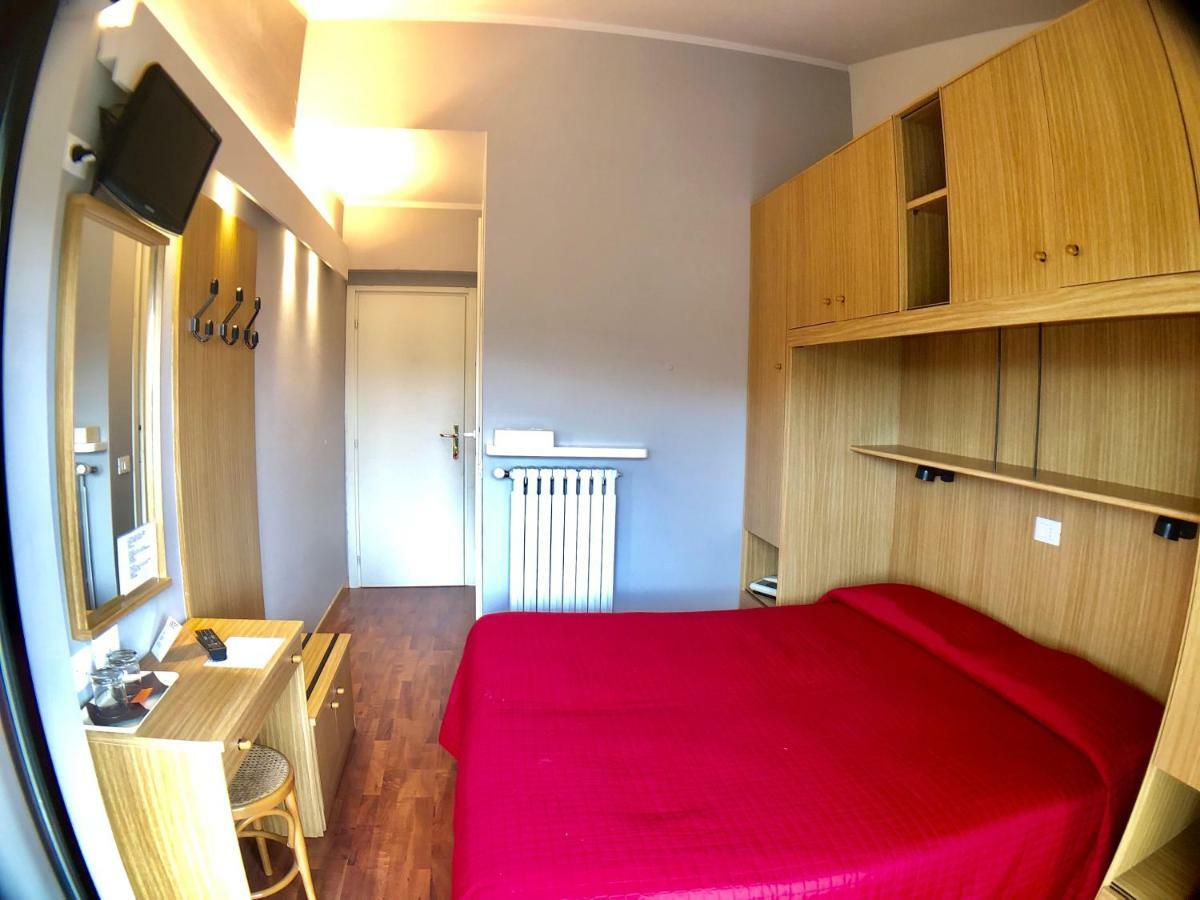 Hotel La Bussola Паденге-суль-Гарда Экстерьер фото